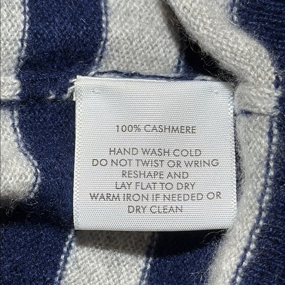 WHITE + WARREN Essential Cashmere Stripe Turtleneck - Picture 7 of 8